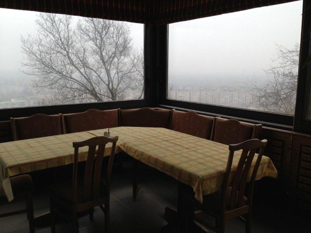 Bed and Breakfast Panoráma Panzió Tatabánya Esterno foto