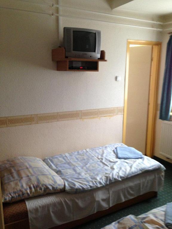 Bed and Breakfast Panoráma Panzió Tatabánya Esterno foto